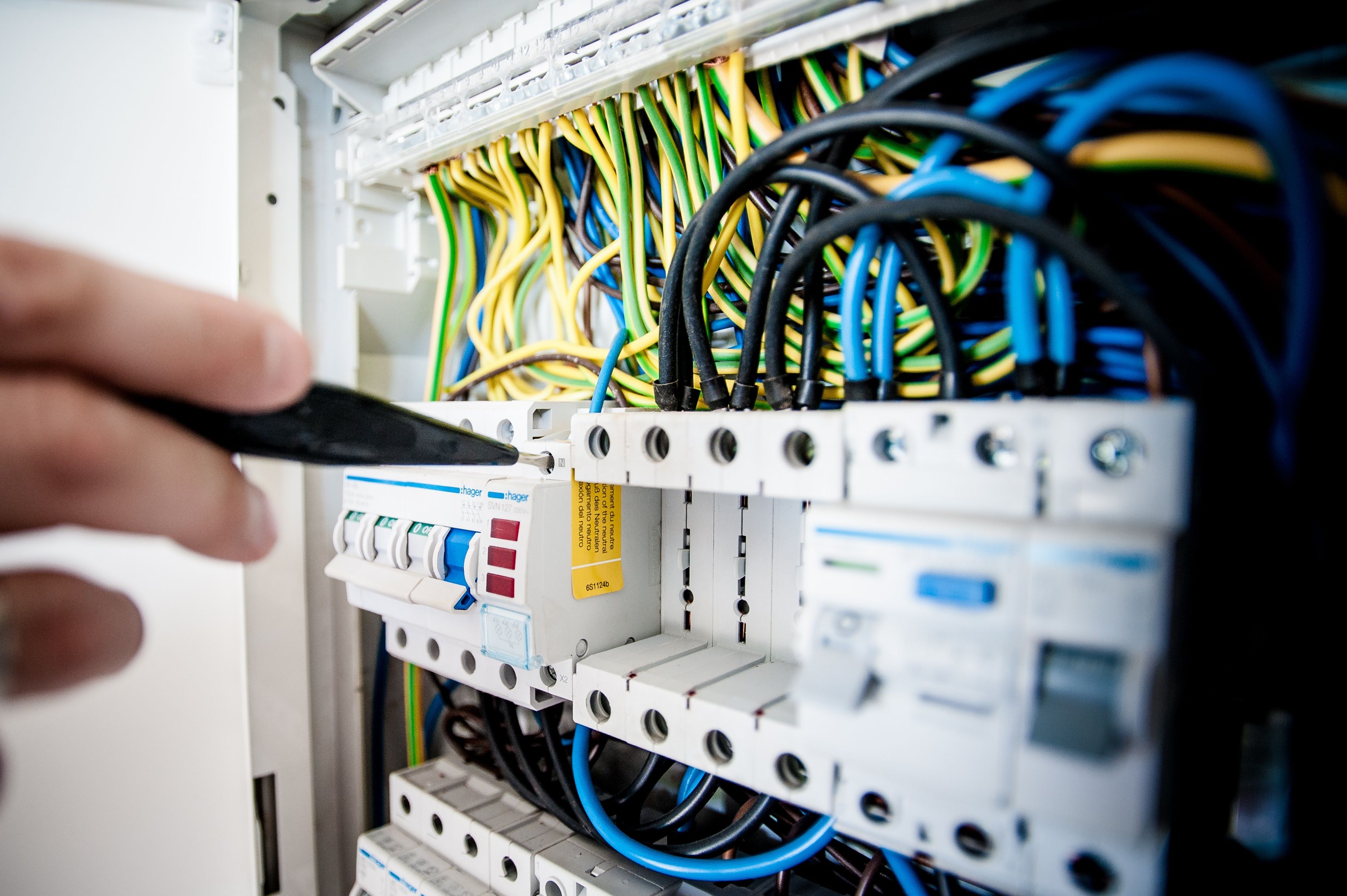Commercial electrician